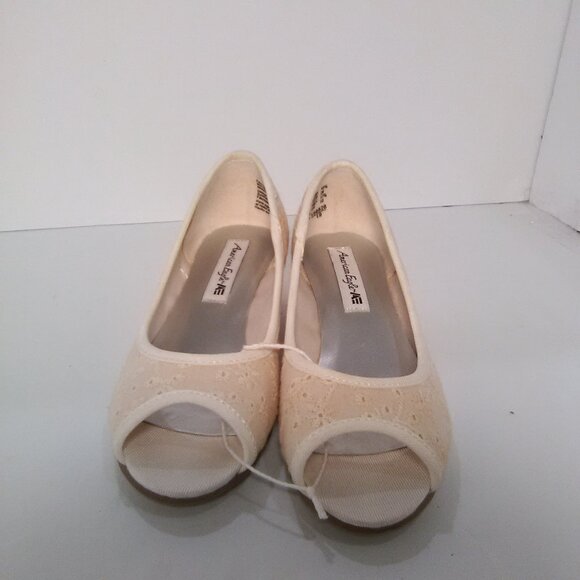 American Eagle Kids/Little Girls Wedge Heel Shoes Color Cream Size 10 1/… - Picture 2 of 9
